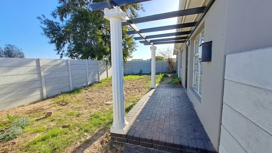 4 Bedroom Property for Sale in Bernadino Heights Western Cape